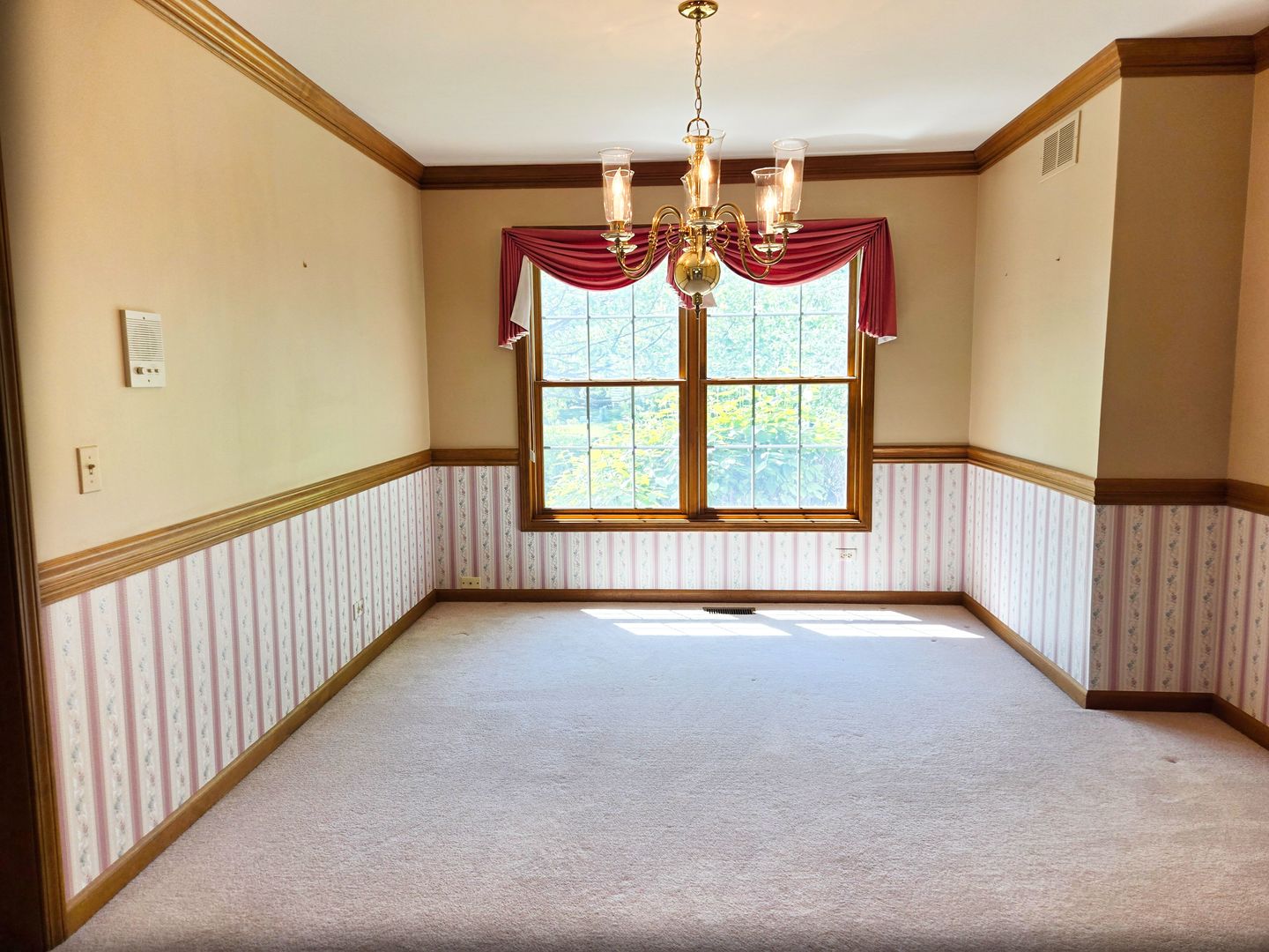 2286 Brookside Lane Aurora, IL 60502 - Photo 4 of 32 a view of an empty room with window
