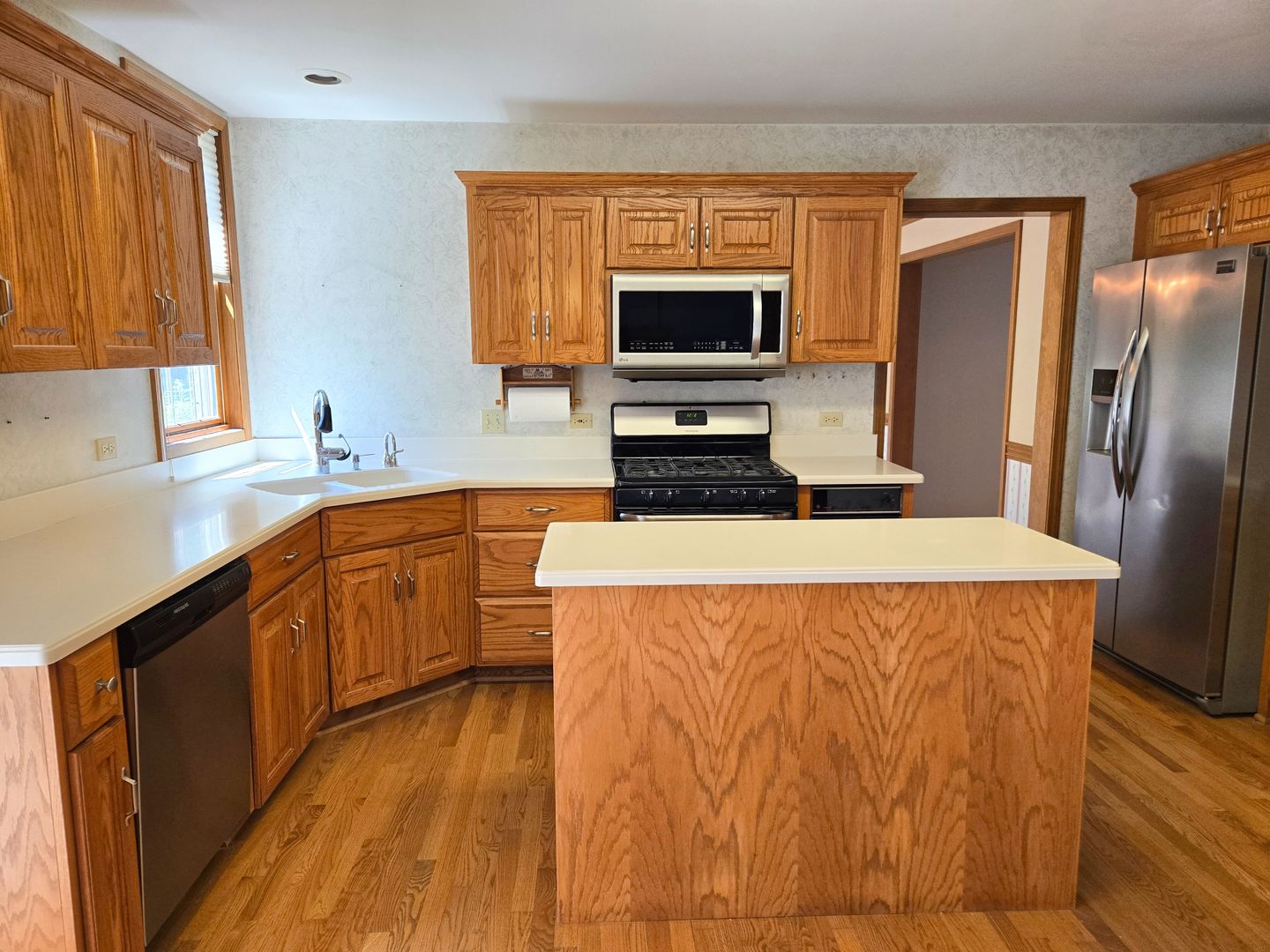 2286 Brookside Lane Aurora, IL 60502 - Photo 8 of 32 a kitchen with stainless steel appliances a microwave a sink and a refrigerator