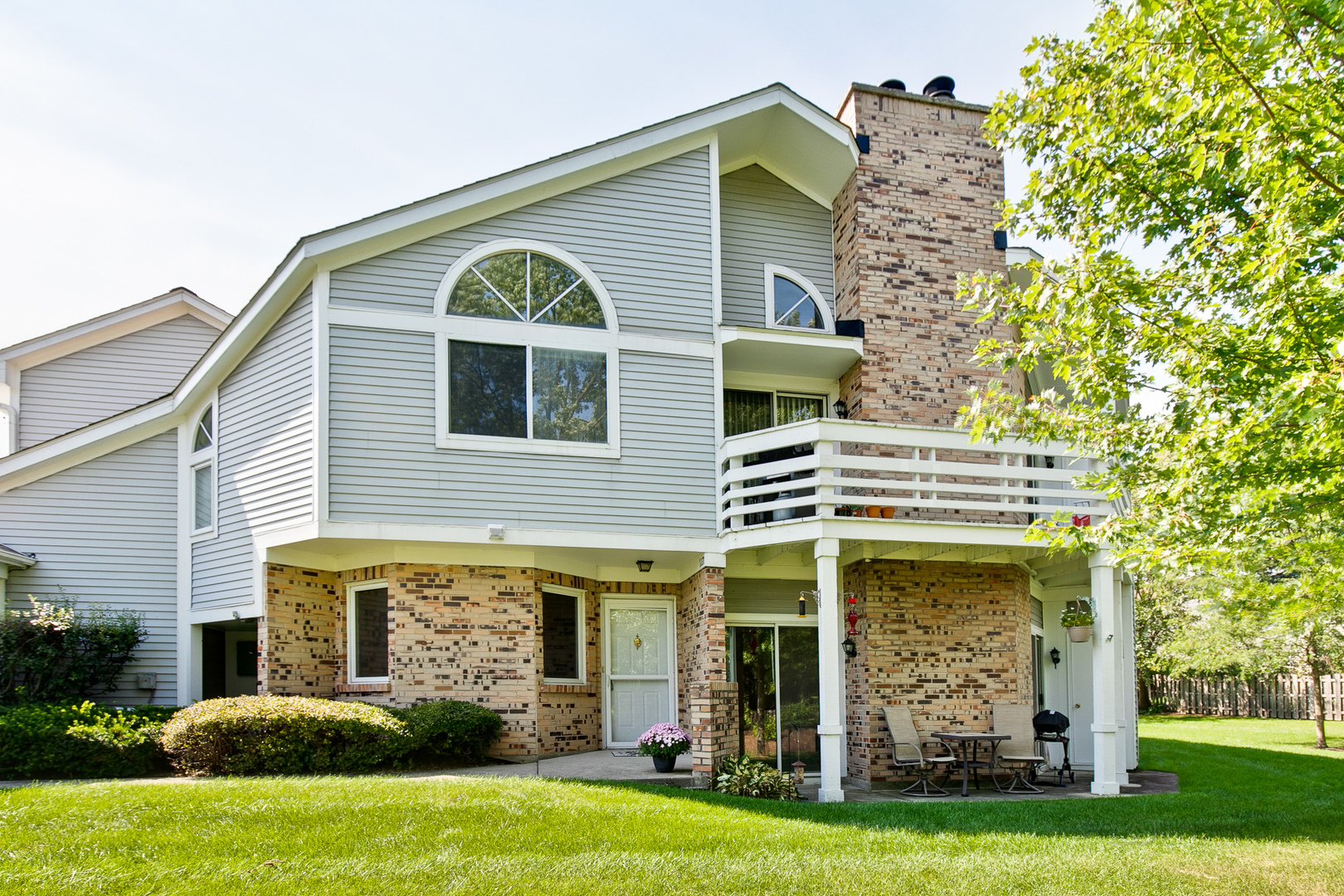 1271 Ranchview Court Buffalo Grove, IL 60089 - Photo 1 of 25 a front view of a house with garden