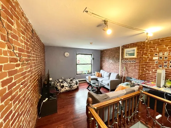 $3,350 | 74 Hammond Street, Unit 2, Boston, MA 02120