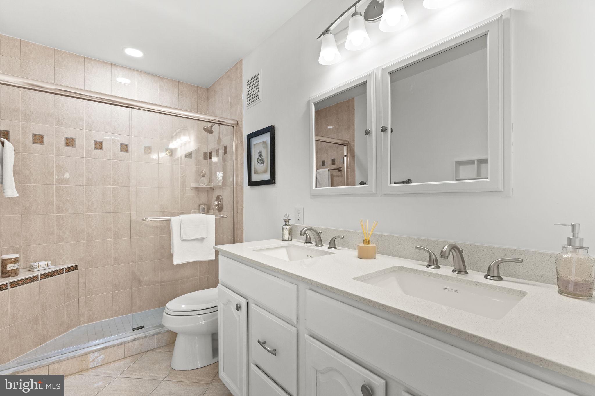 1638 Beekman Place Northwest, Unit D Washington, DC 20009 - Photo 16 of 26 Primary bath