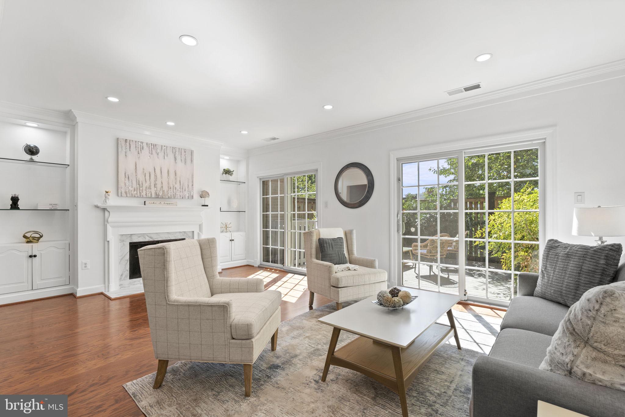 1638 Beekman Place Northwest, Unit D Washington, DC 20009 - Photo 8 of 26 Living Room