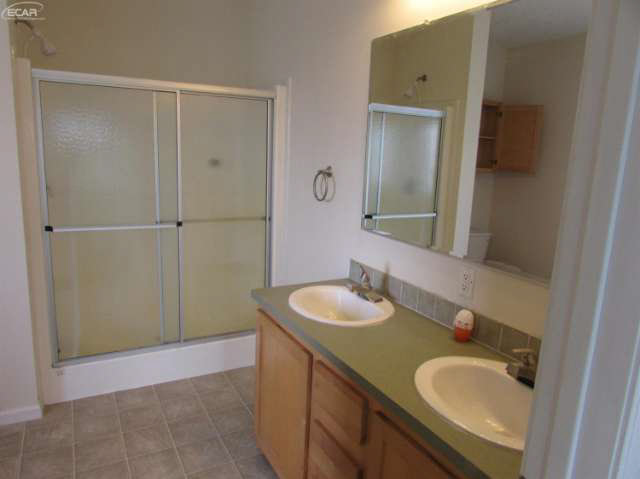 2484 West Ray Road Fenton, MI 48430 - Photo 10 of 17 21193931-9.JPG