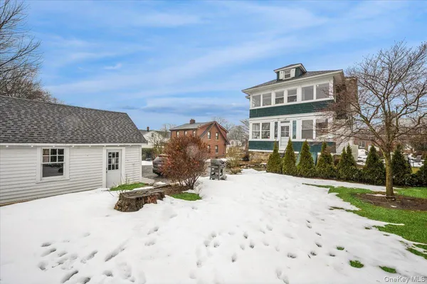 a view of a yard with a tree