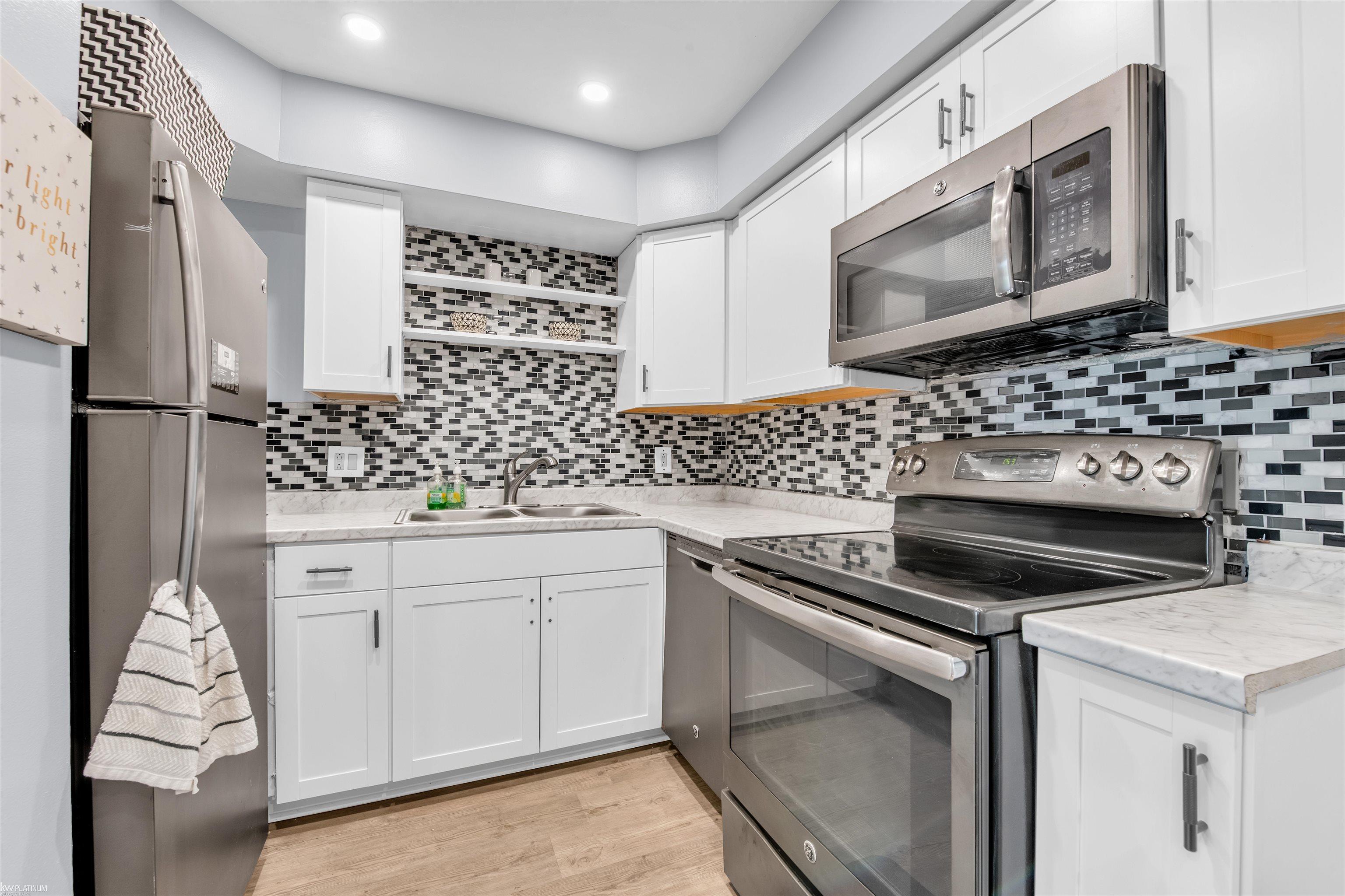 29201 Hayes Road, Unit 47 Warren, MI 48088 - Photo 8 of 16 50116011-7.JPG