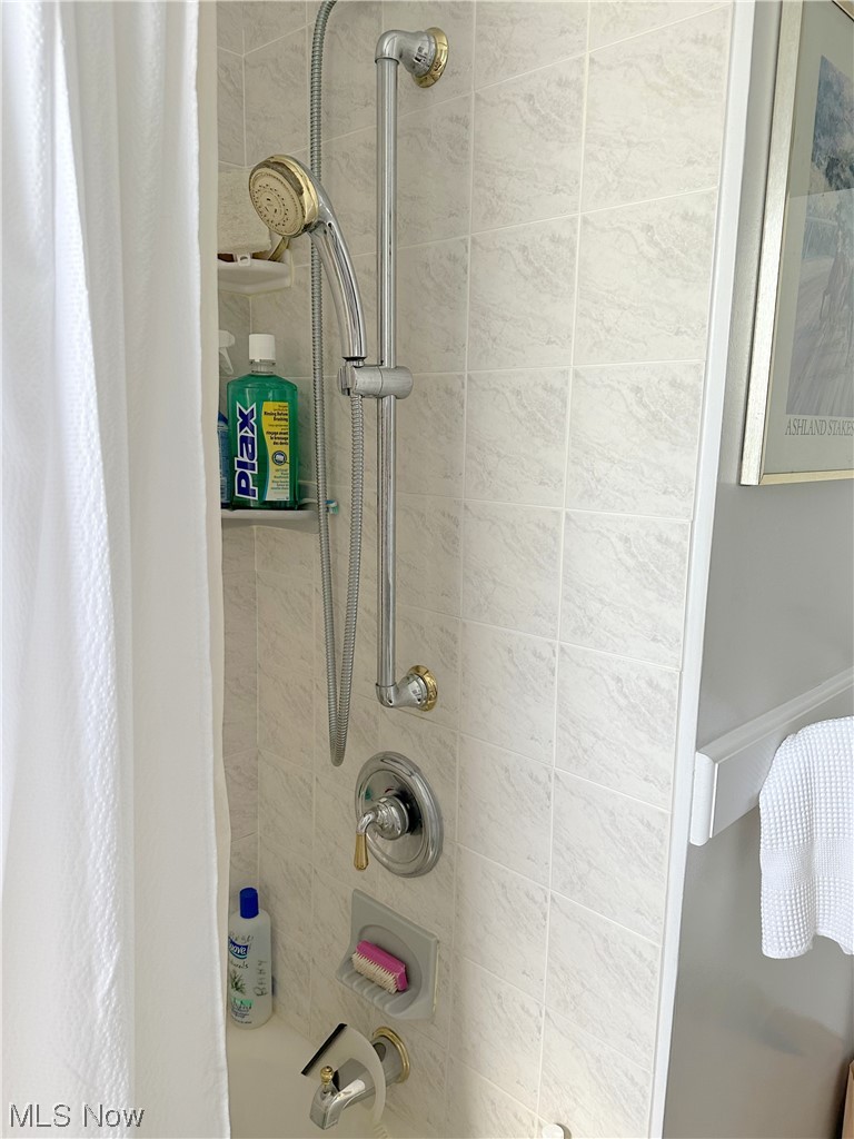 2012 Marlindale Road Cleveland Heights, OH 44118 - Photo 15 of 27 Shower over the Tub