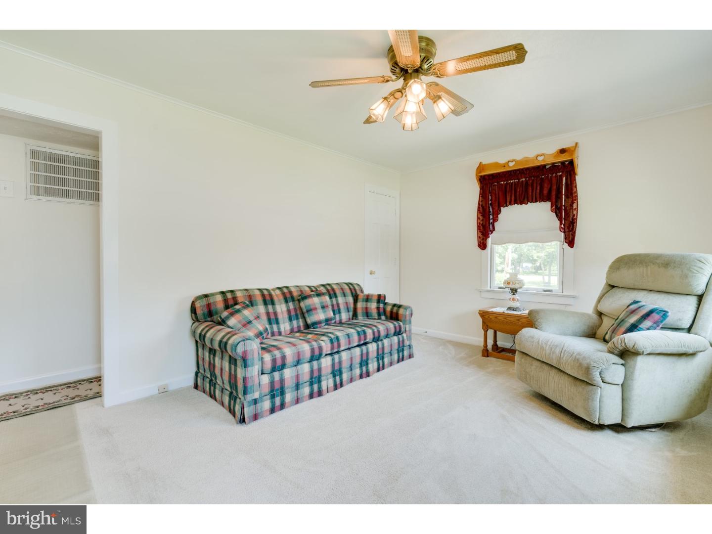 267 Ruth Avenue Hamilton, NJ 08610 - Photo 4 of 22 Living Room