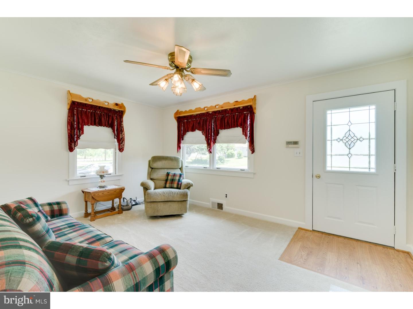 267 Ruth Avenue Hamilton, NJ 08610 - Photo 5 of 22 Living Room