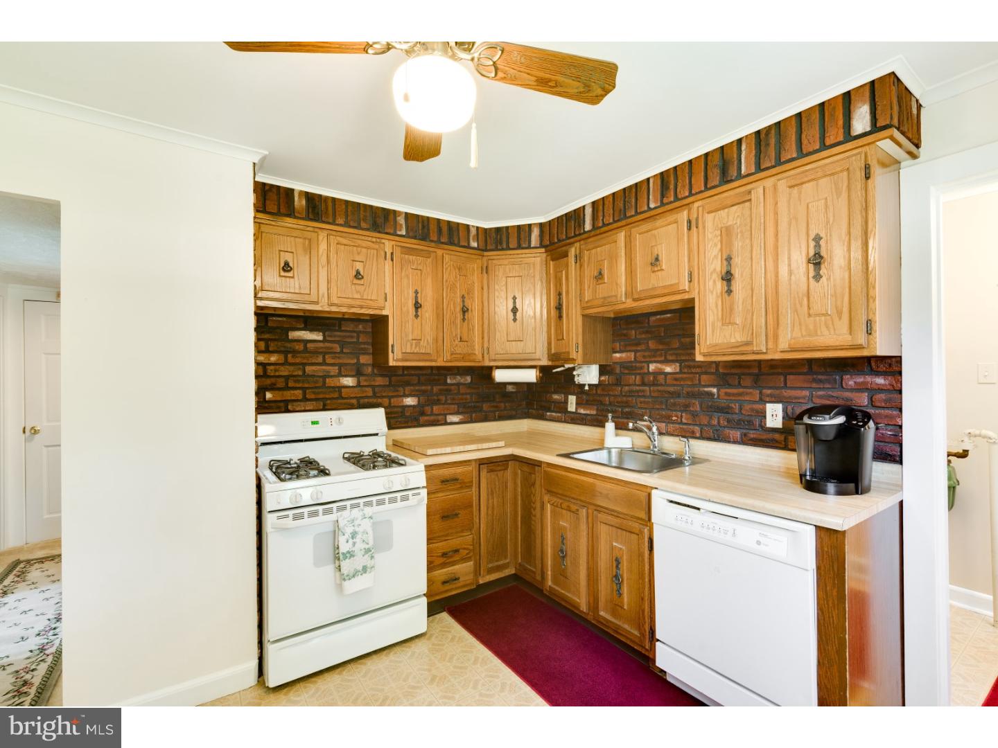 267 Ruth Avenue Hamilton, NJ 08610 - Photo 9 of 22 Kitchen