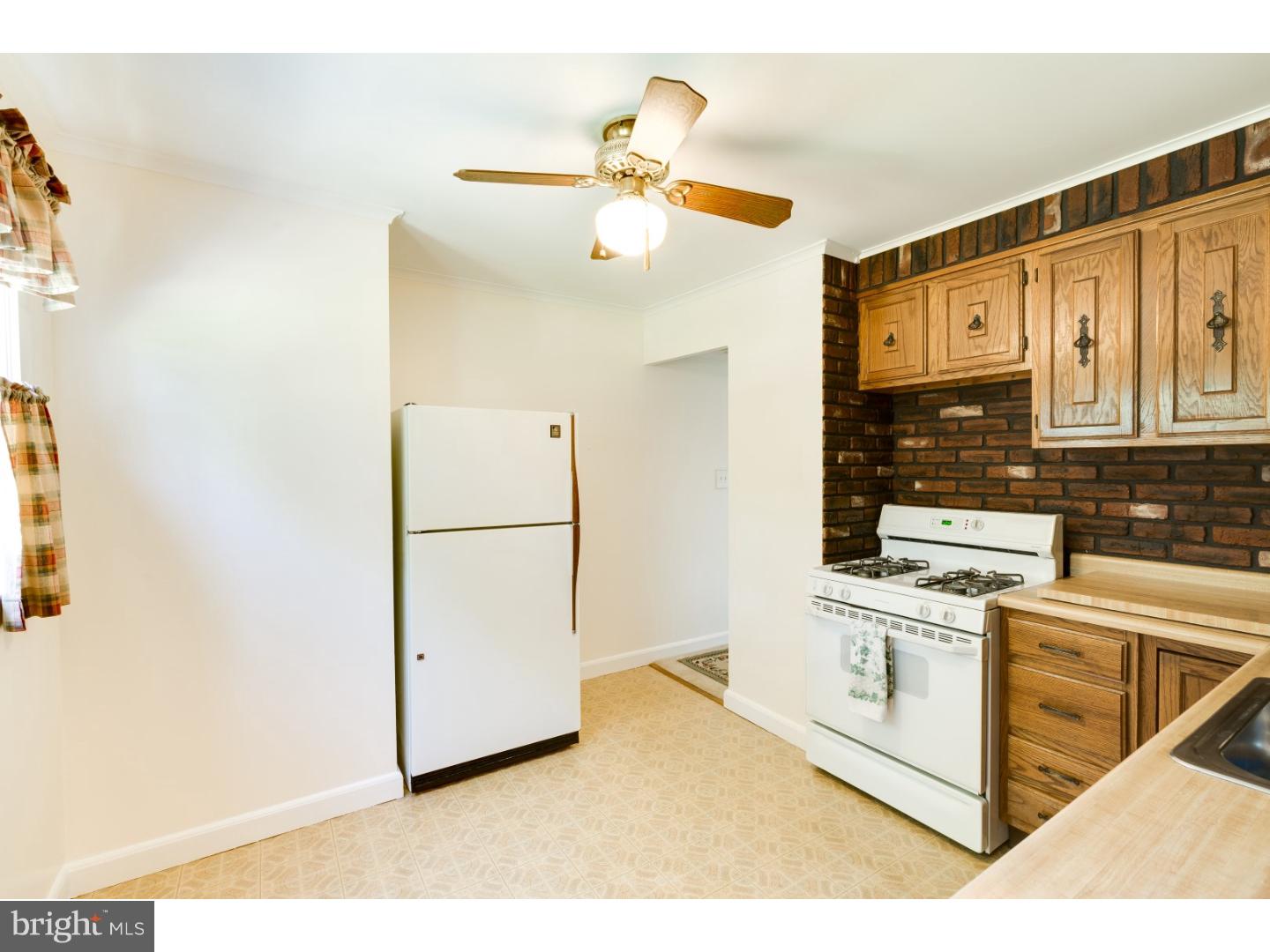267 Ruth Avenue Hamilton, NJ 08610 - Photo 10 of 22 Kitchen