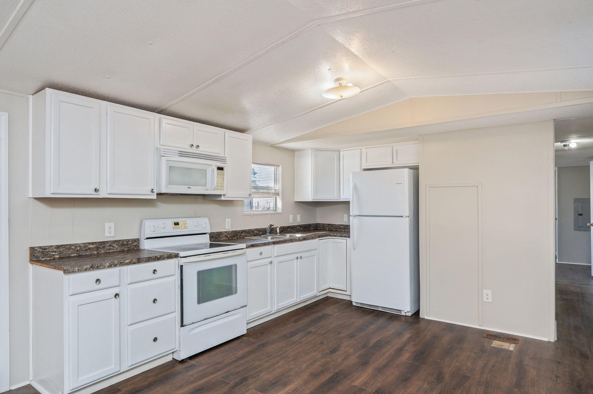 4451 Goldfinch Way Crestview, FL 32539 - Photo 11 of 30 8-web-or-mls-4451-goldfinch-way