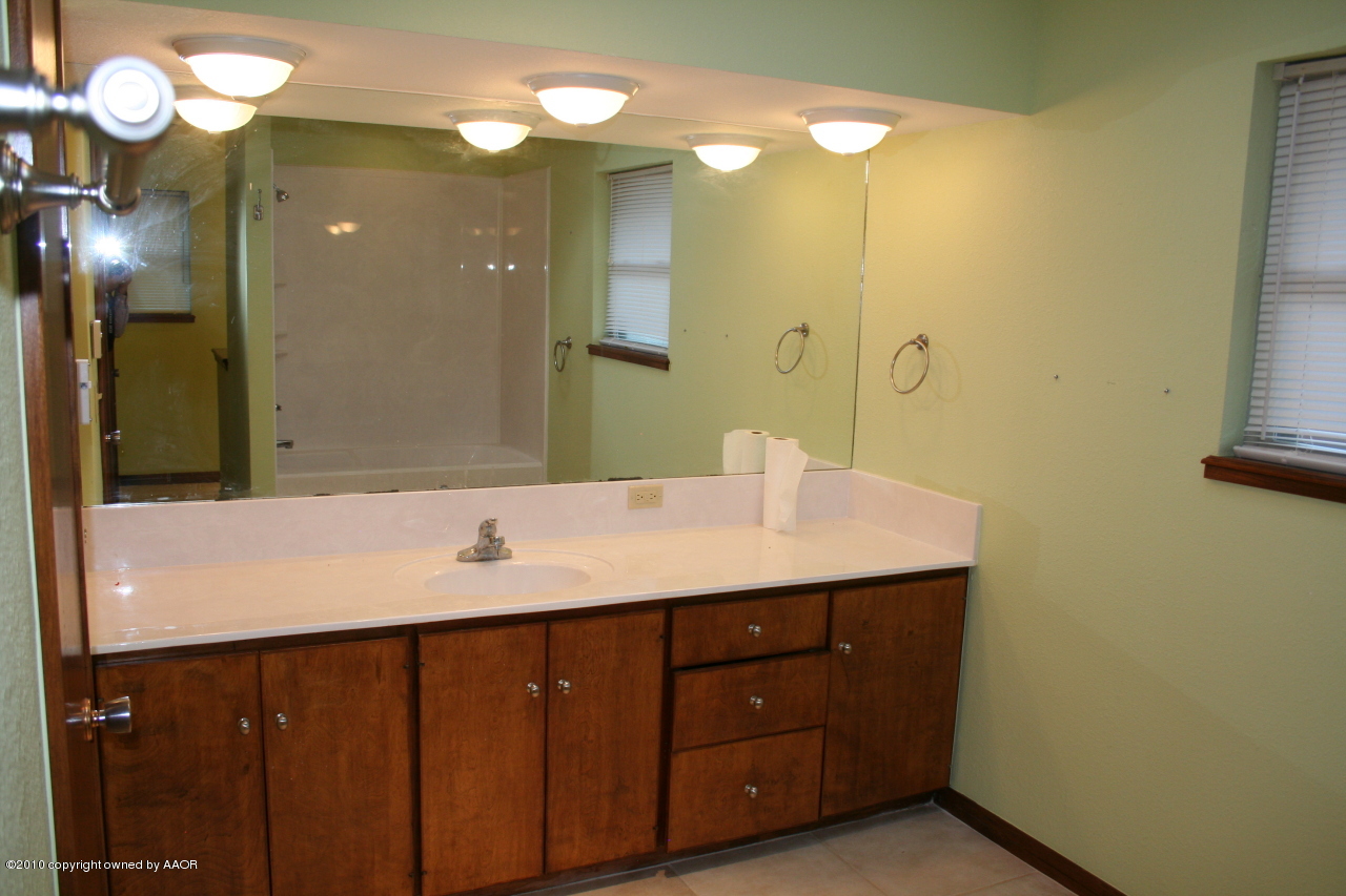 3407 Royal Road Amarillo, TX 79109 - Photo 12 of 20 Master Bath