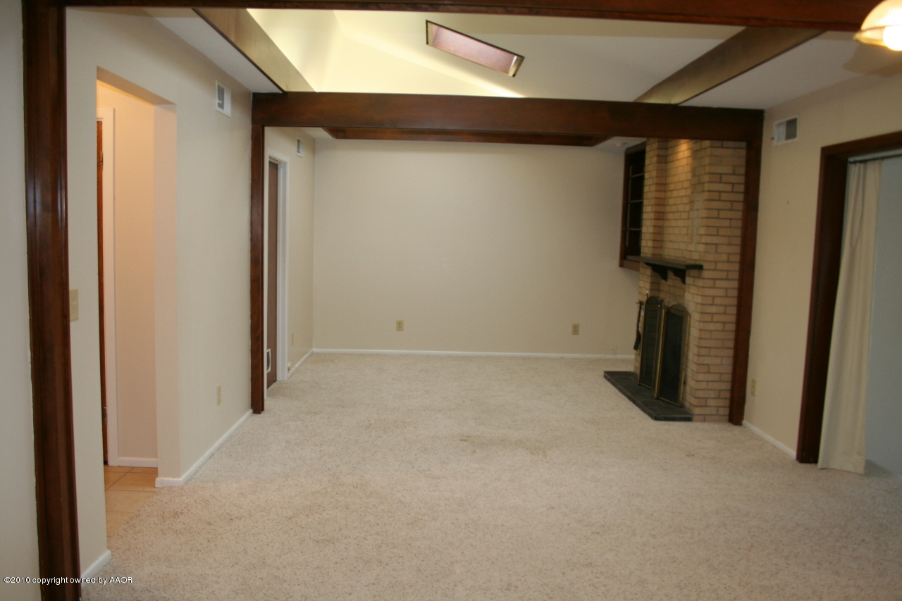3407 Royal Road Amarillo, TX 79109 - Photo 5 of 20 Living Room