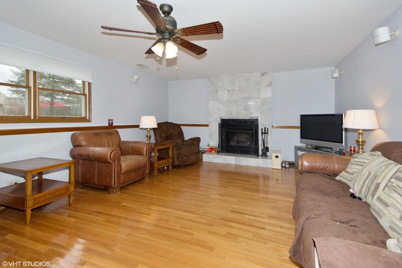 414 South Raven Road Shorewood, IL 60404 - Photo 7 of 15 a living room with furniture and a flat screen tv