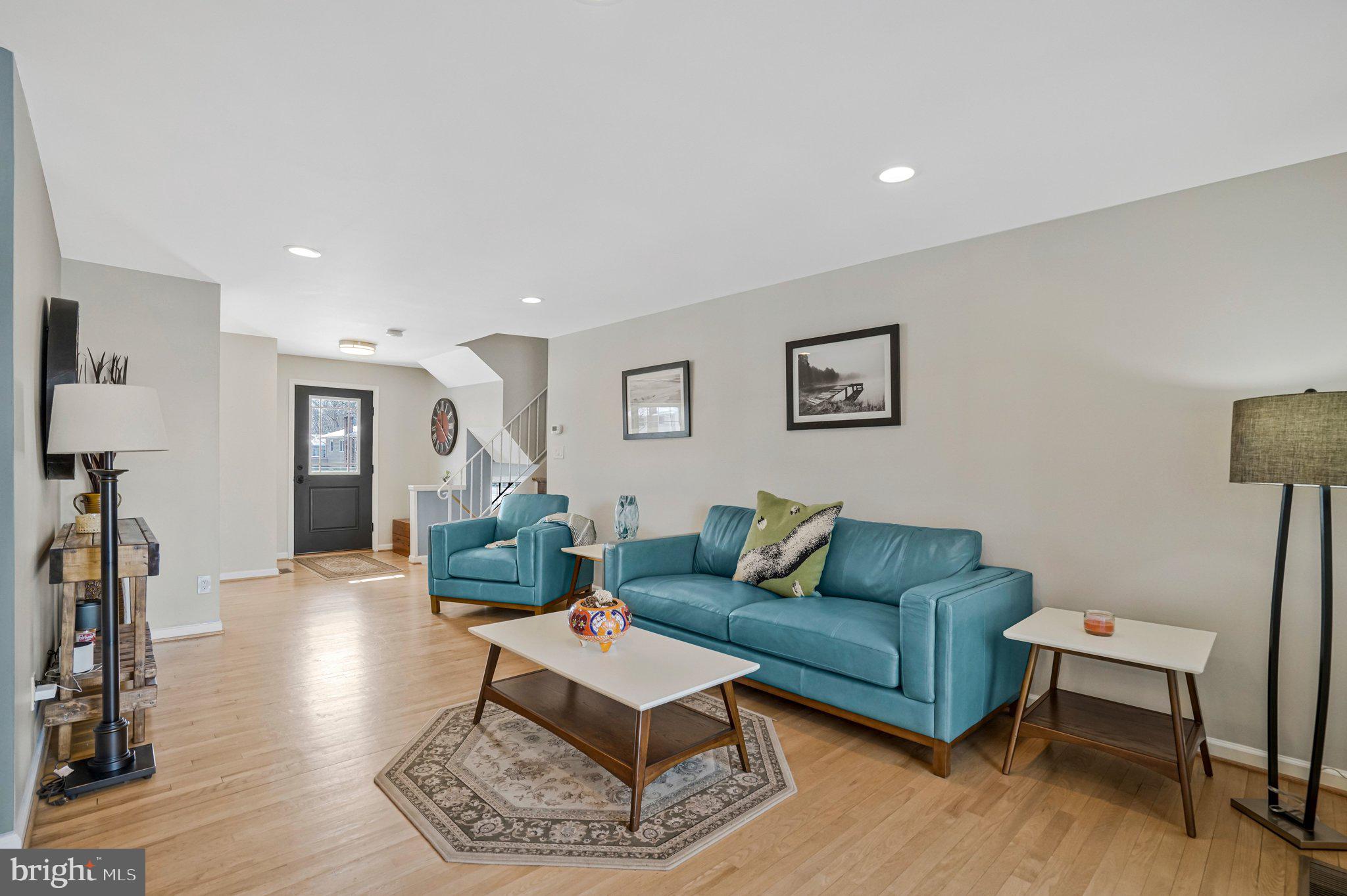 2314 Apple Hill Road Alexandria, VA 22308 - Photo 2 of 45 Livingroom
