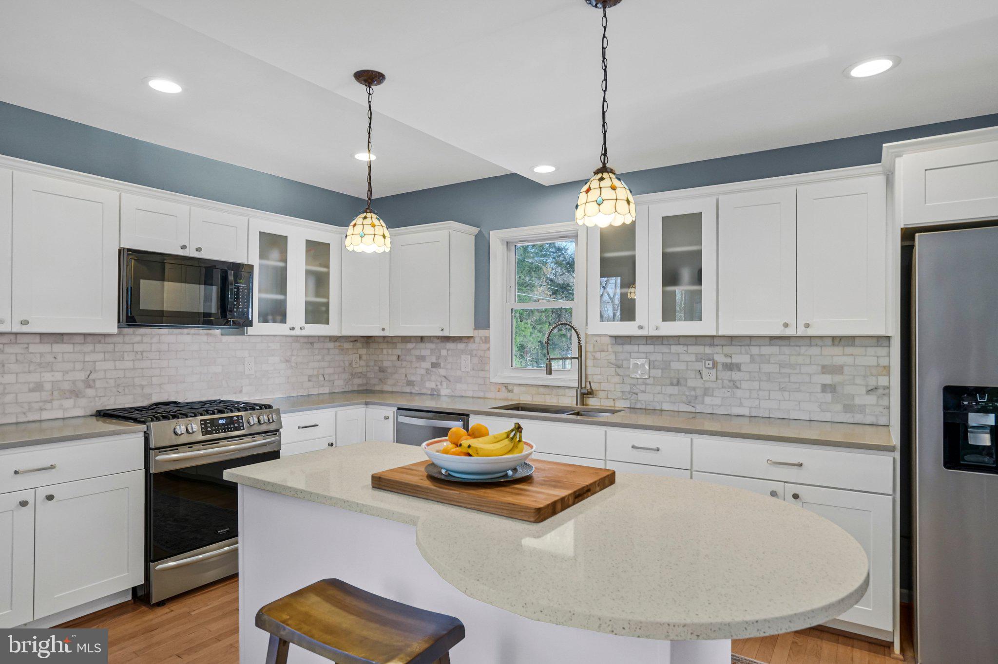 2314 Apple Hill Road Alexandria, VA 22308 - Photo 6 of 45 Kitchen Island