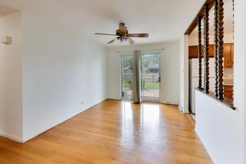 $250,000 | 914 Coach Road, Homewood, IL 60430