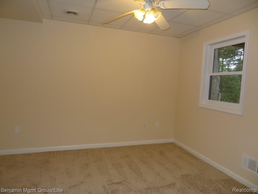 1738 Ridge Road White Lake, MI 48383 - Photo 17 of 20 DSC03591.jpg