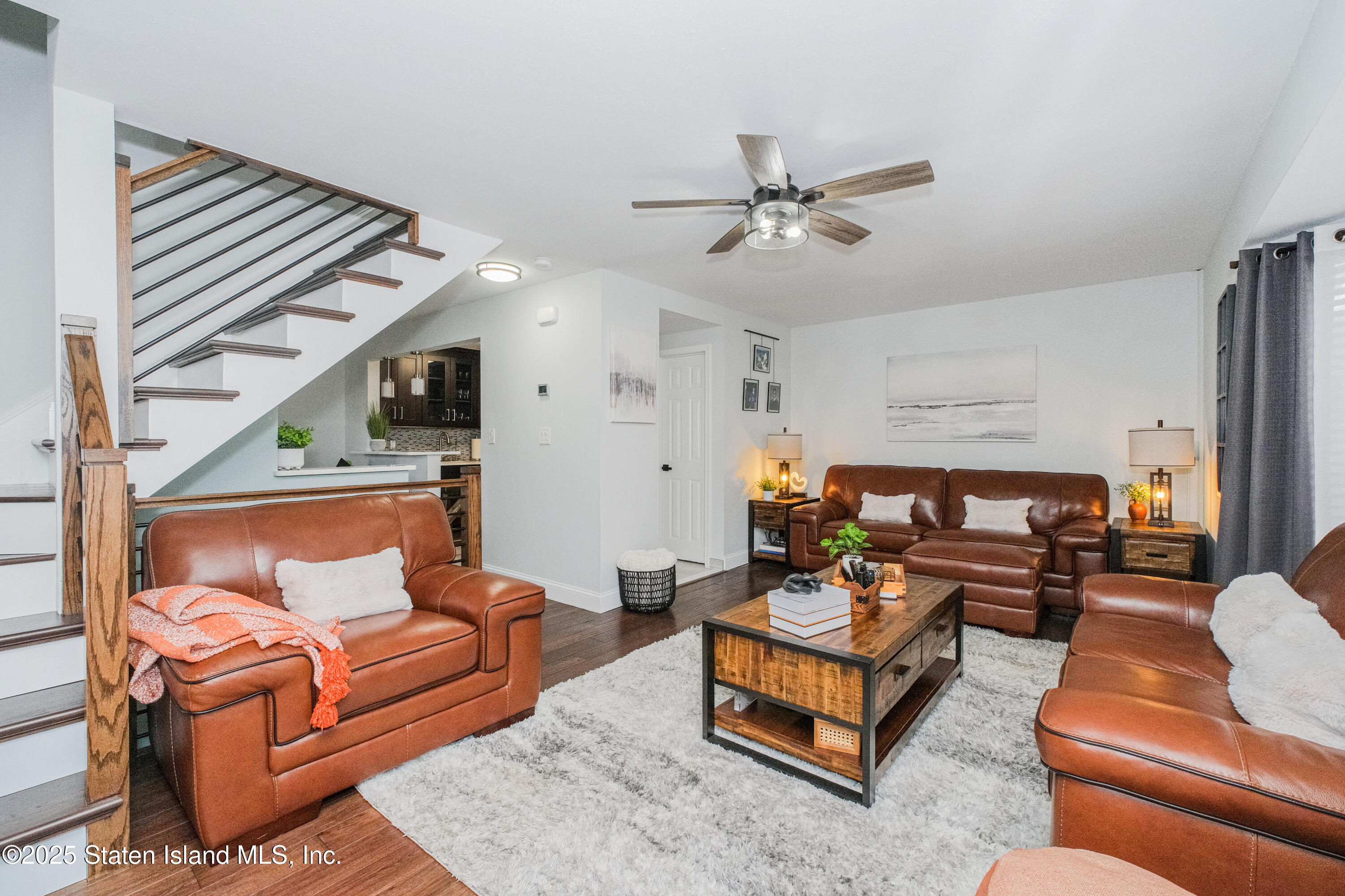 217 Jamie Lane Staten Island, NY 10312 - Photo 13 of 29 a living room with furniture