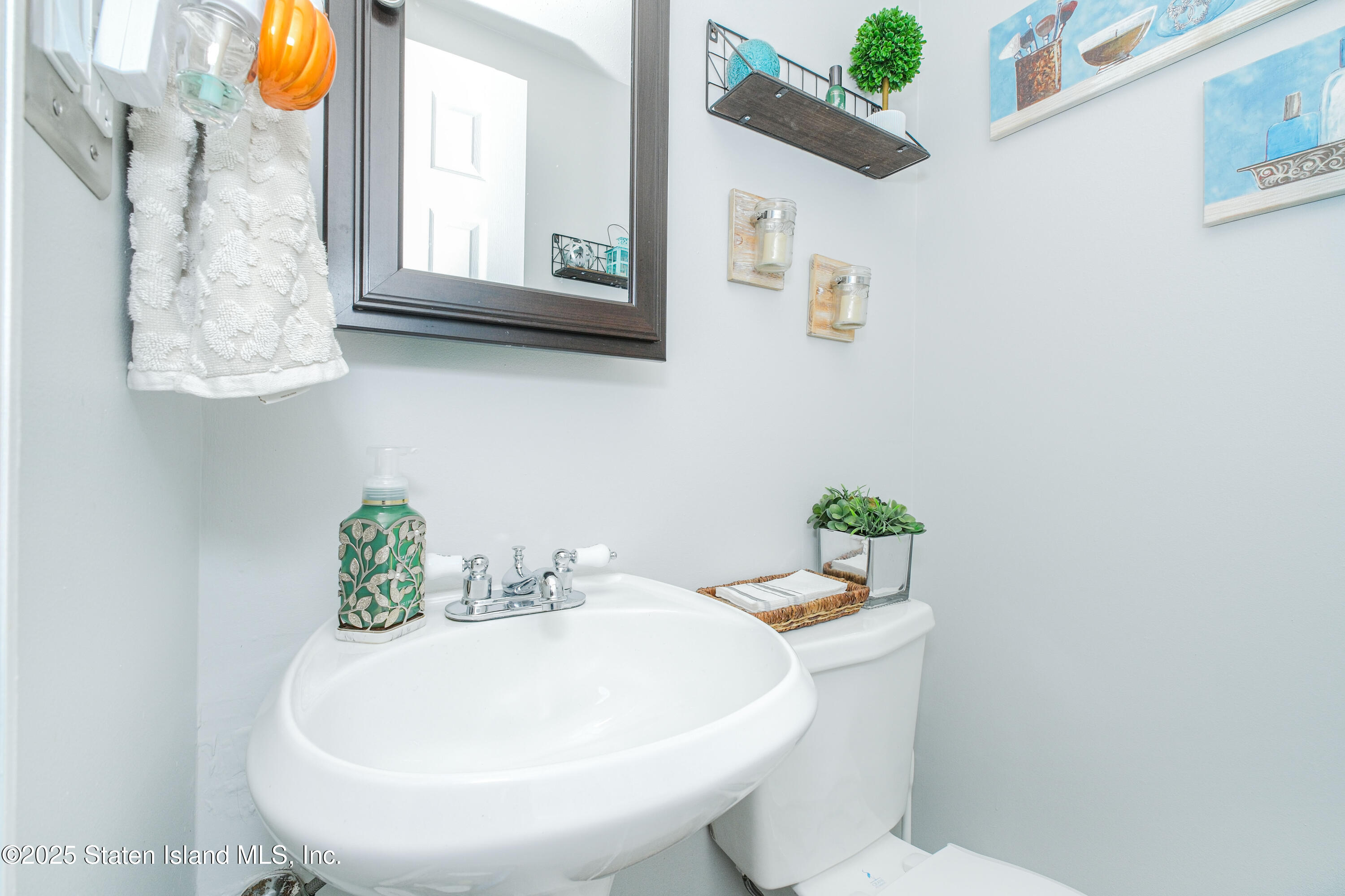 217 Jamie Lane Staten Island, NY 10312 - Photo 15 of 29 Photo Nov 07 2025, 1 58 33 AM