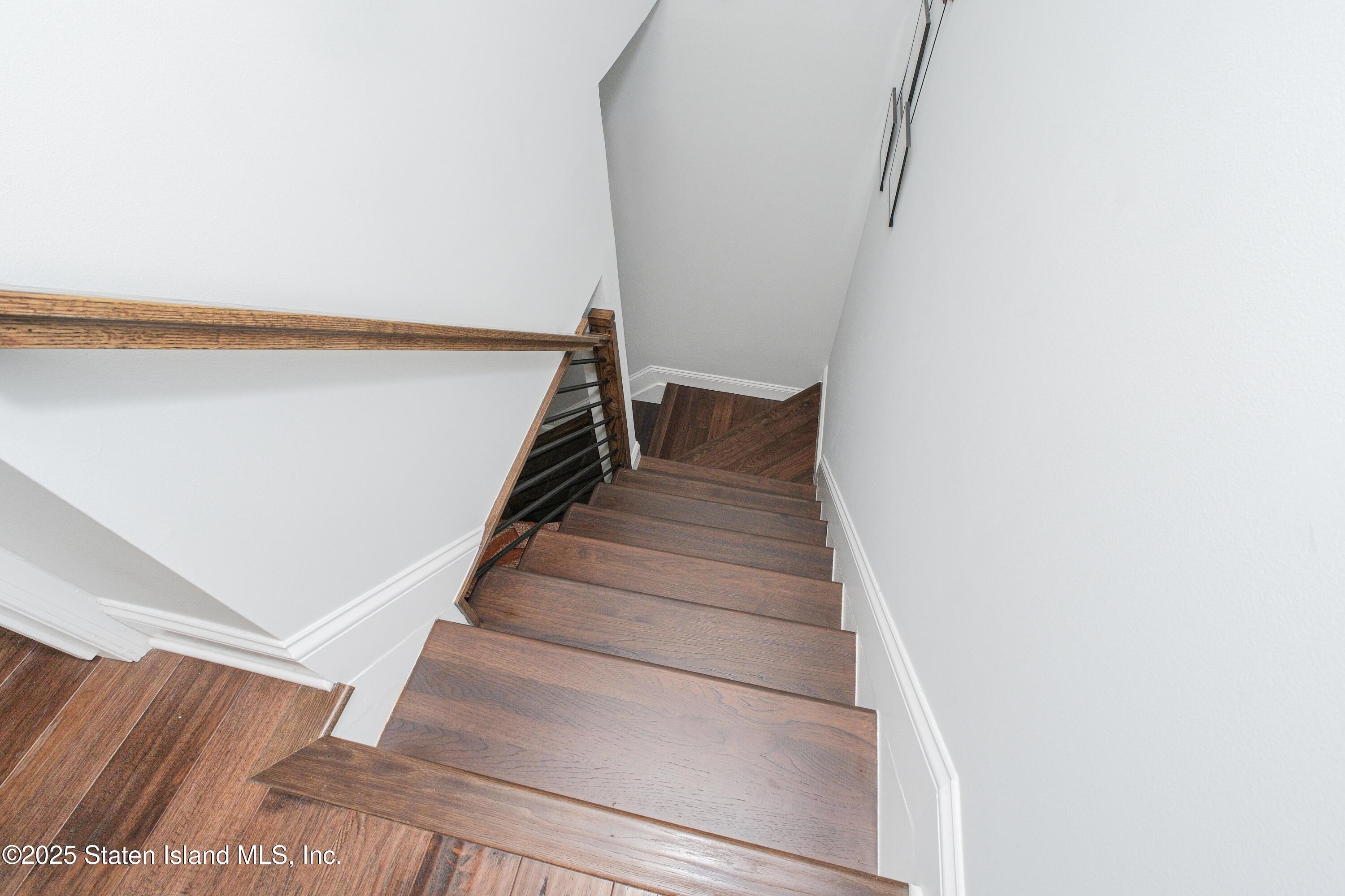 217 Jamie Lane Staten Island, NY 10312 - Photo 19 of 29 a view of entryway