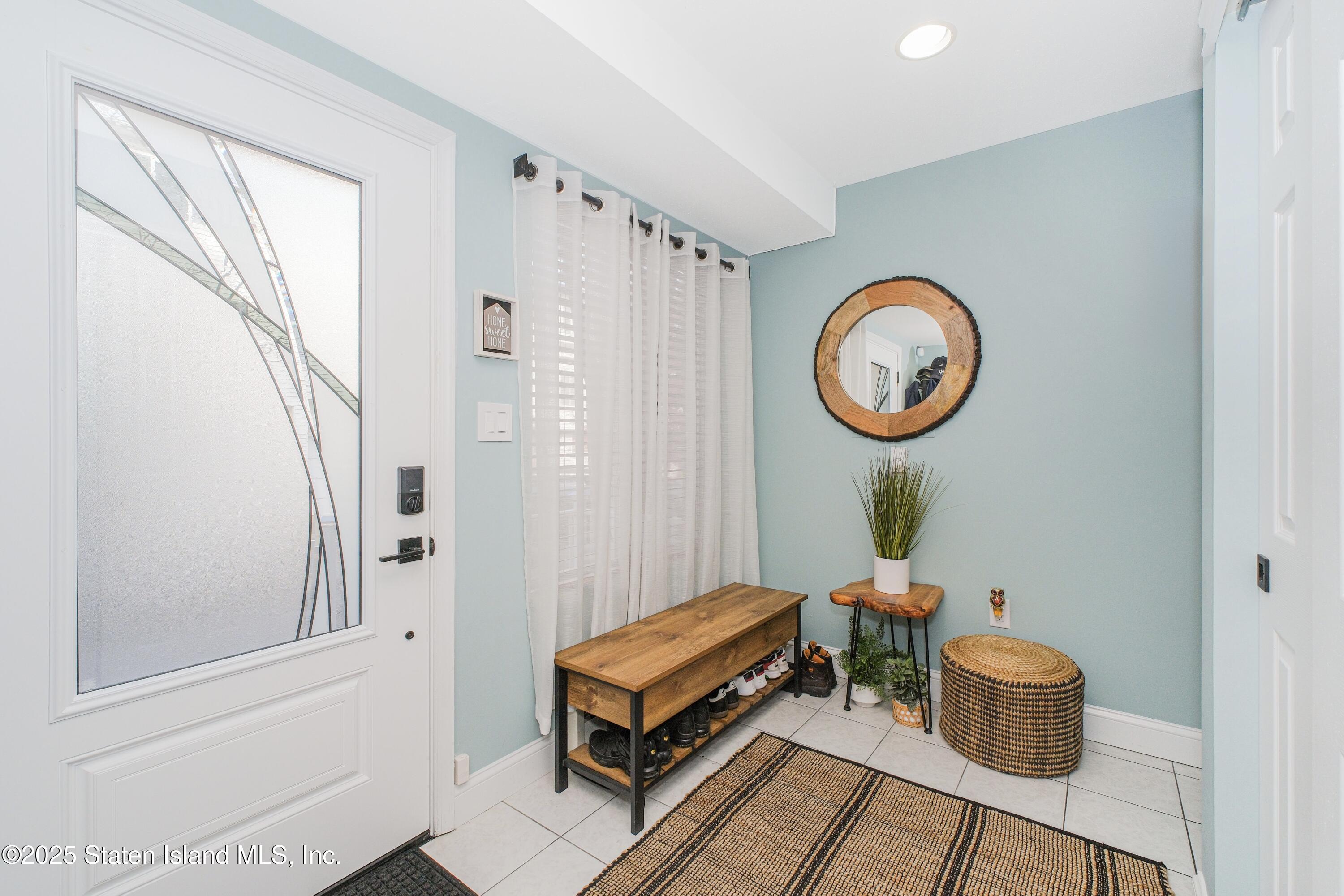 217 Jamie Lane Staten Island, NY 10312 - Photo 3 of 29 Photo Nov 07 2025, 1 42 30 AM