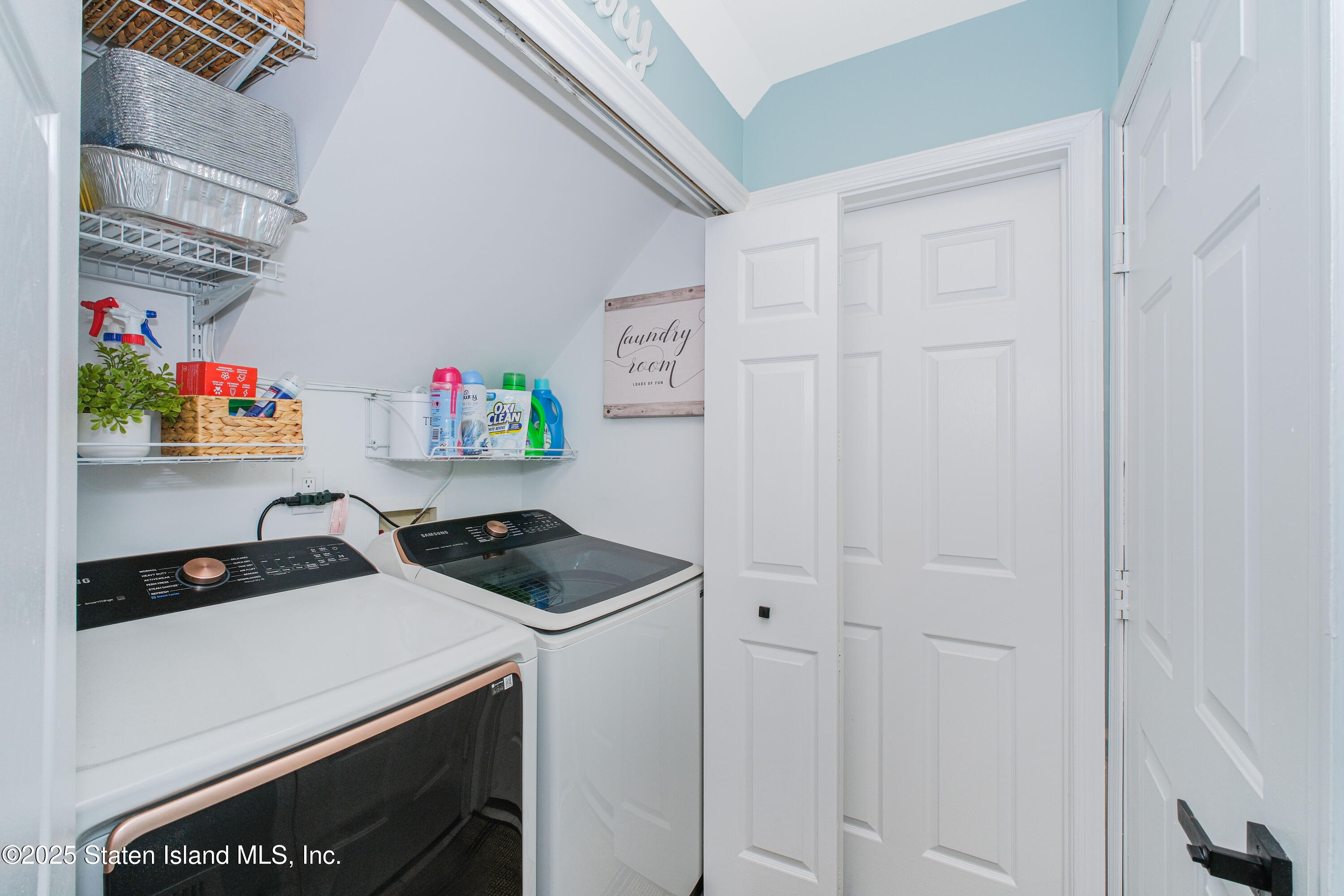 217 Jamie Lane Staten Island, NY 10312 - Photo 4 of 29 a kitchen with a refrigerator and a stove top oven