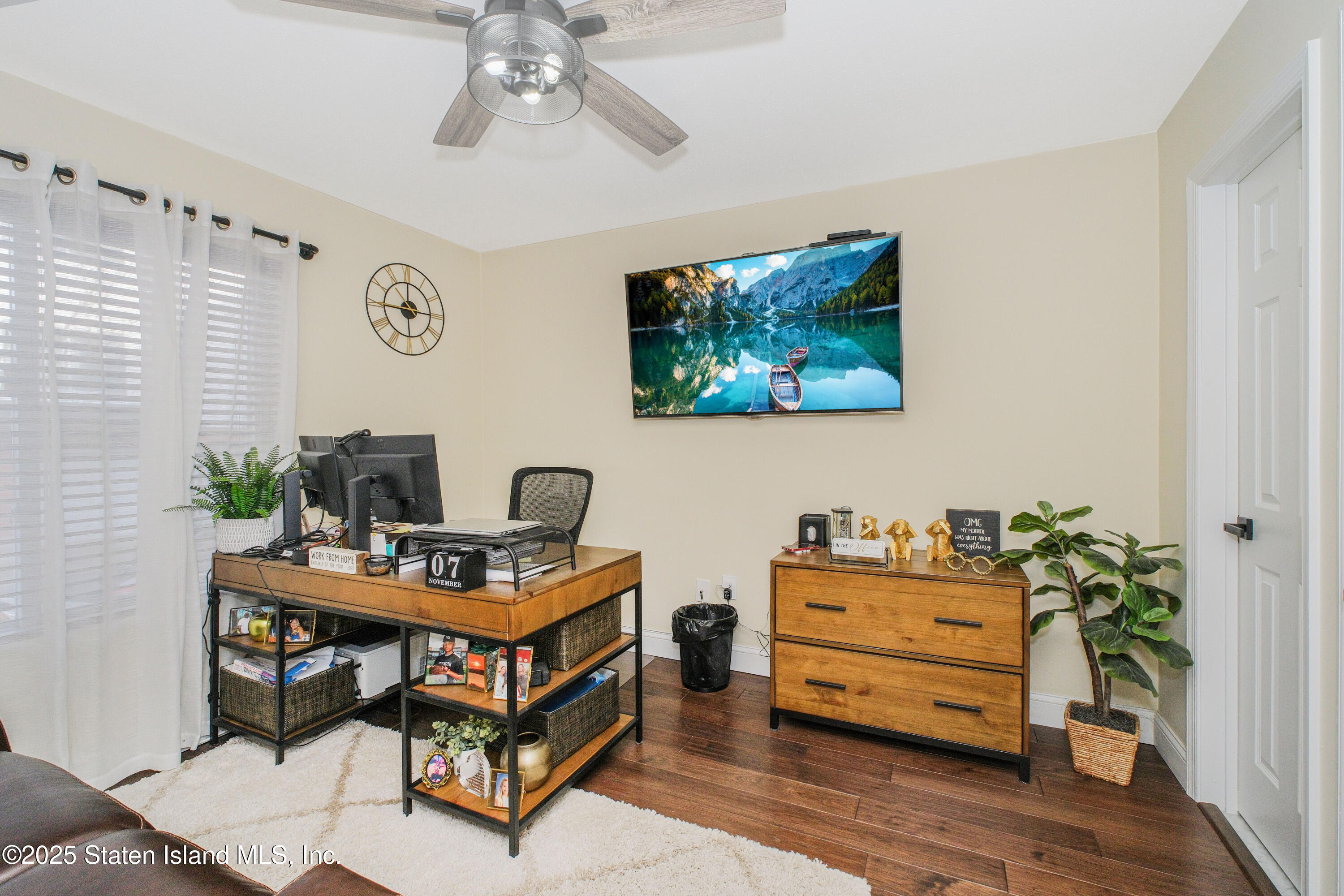 217 Jamie Lane Staten Island, NY 10312 - Photo 5 of 29 Photo Nov 07 2025, 1 45 24 AM