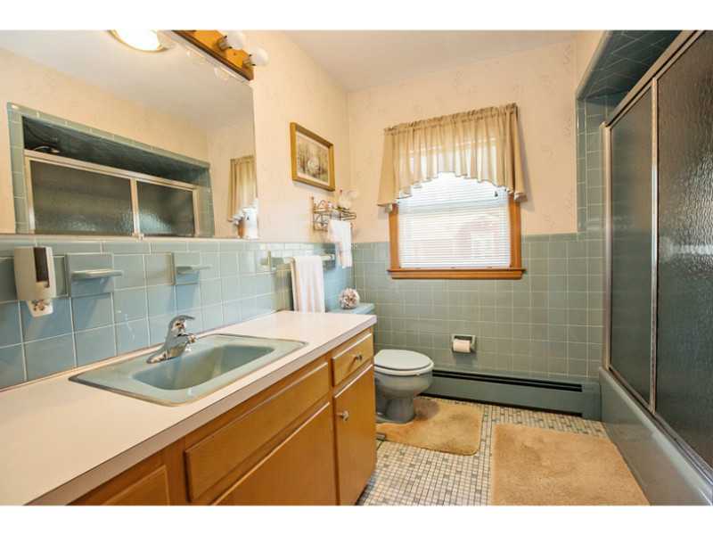66 Kingswood Road Bristol, RI 02809 - Photo 19 of 24 Bathroom.