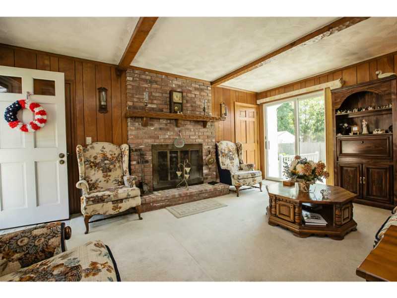 66 Kingswood Road Bristol, RI 02809 - Photo 4 of 24 Den/Family/Great Room.
