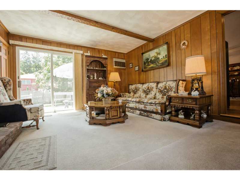 66 Kingswood Road Bristol, RI 02809 - Photo 5 of 24 Den/Family/Great Room.