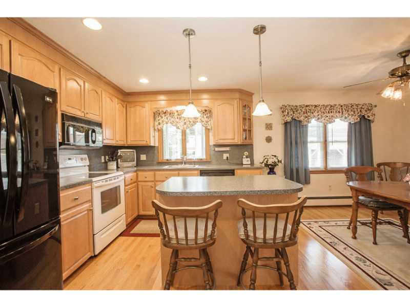 66 Kingswood Road Bristol, RI 02809 - Photo 6 of 24 Kitchen.