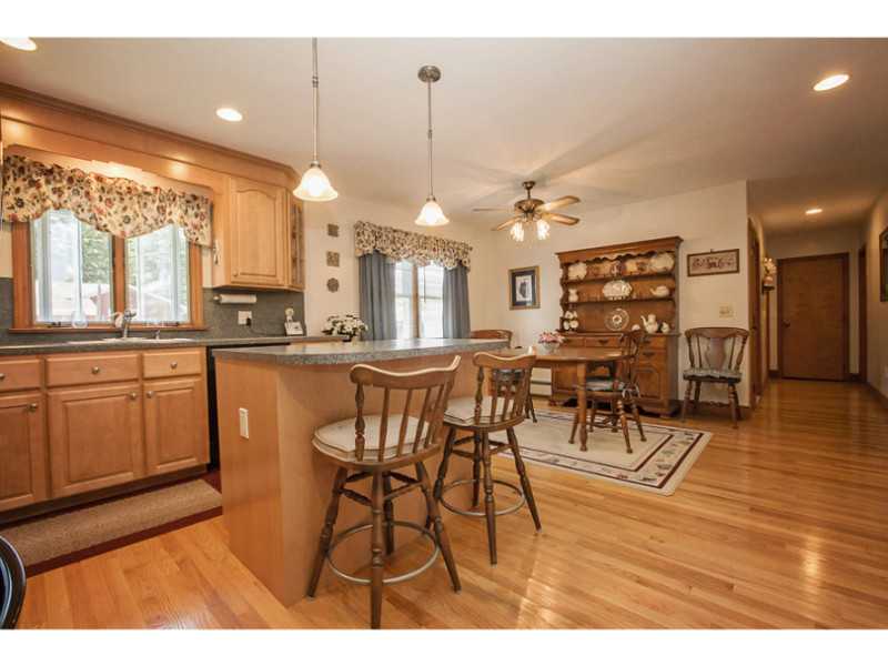 66 Kingswood Road Bristol, RI 02809 - Photo 8 of 24 Kitchen.