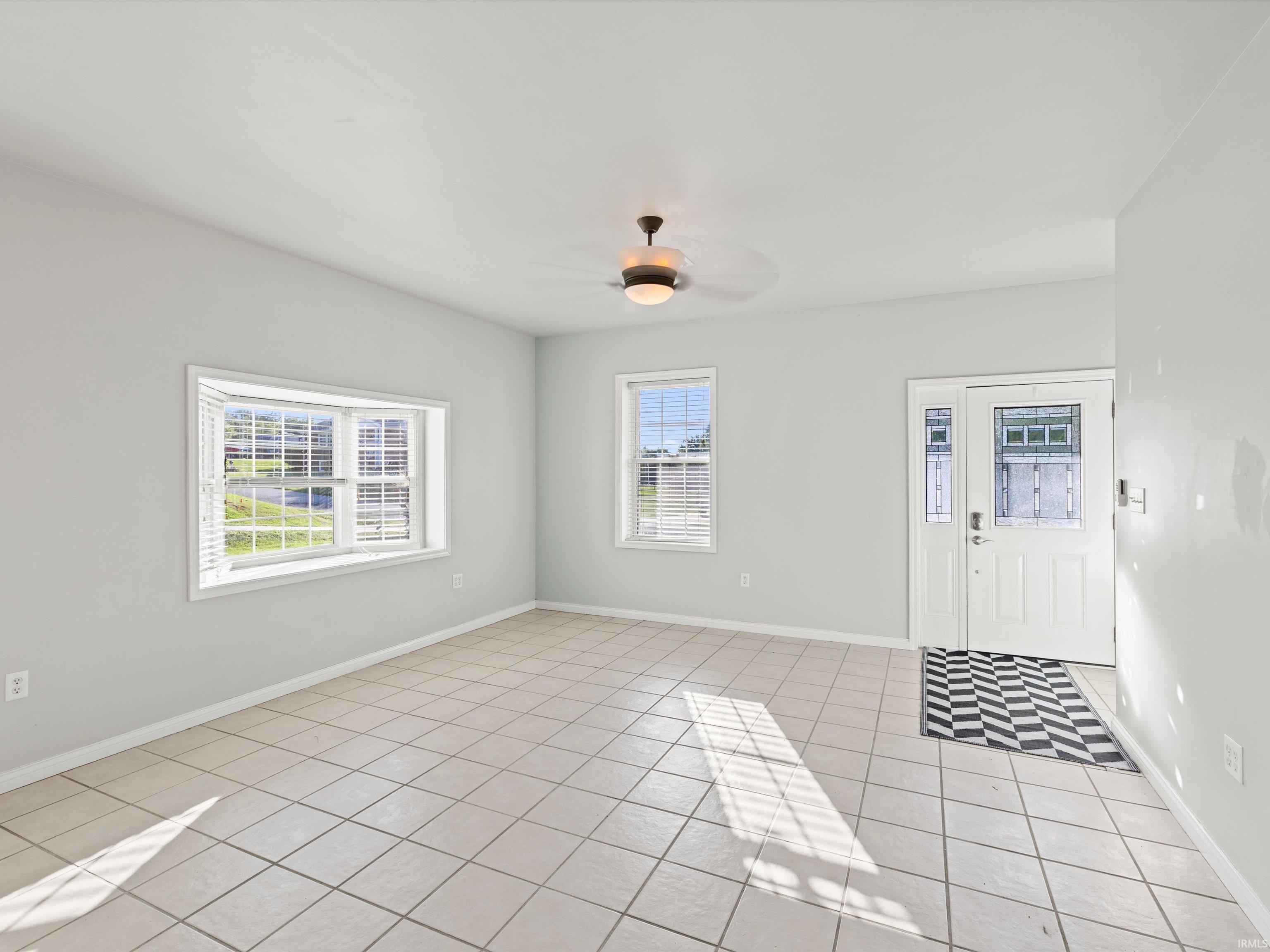 519 Monroe Street Newburgh, IN 47630 - Photo 4 of 28