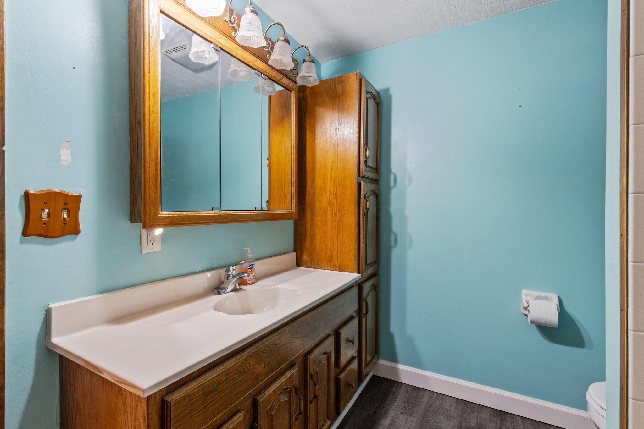 763 Ronson Avenue Columbus, OH 43230 - Photo 23 of 46 Full Bath - 763 Ronson Avenue, Columbus, OH 43230