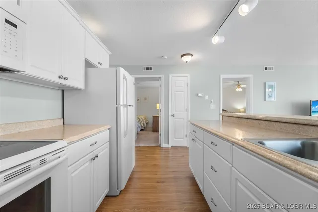 $264,900 | 875 Parkside Place, Unit C206, Osage Beach, MO 65065