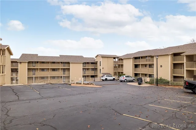 $264,900 | 875 Parkside Place, Unit C206, Osage Beach, MO 65065