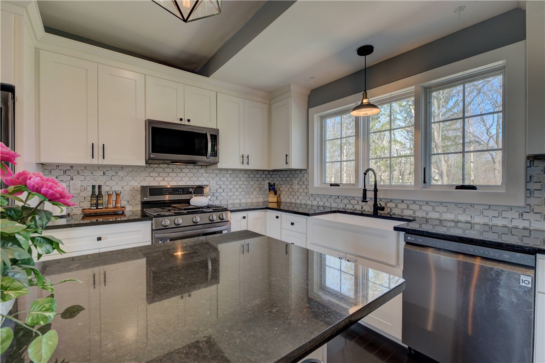 499 Seven Mile Road Cranston, RI 02831 - Photo 17 of 50
