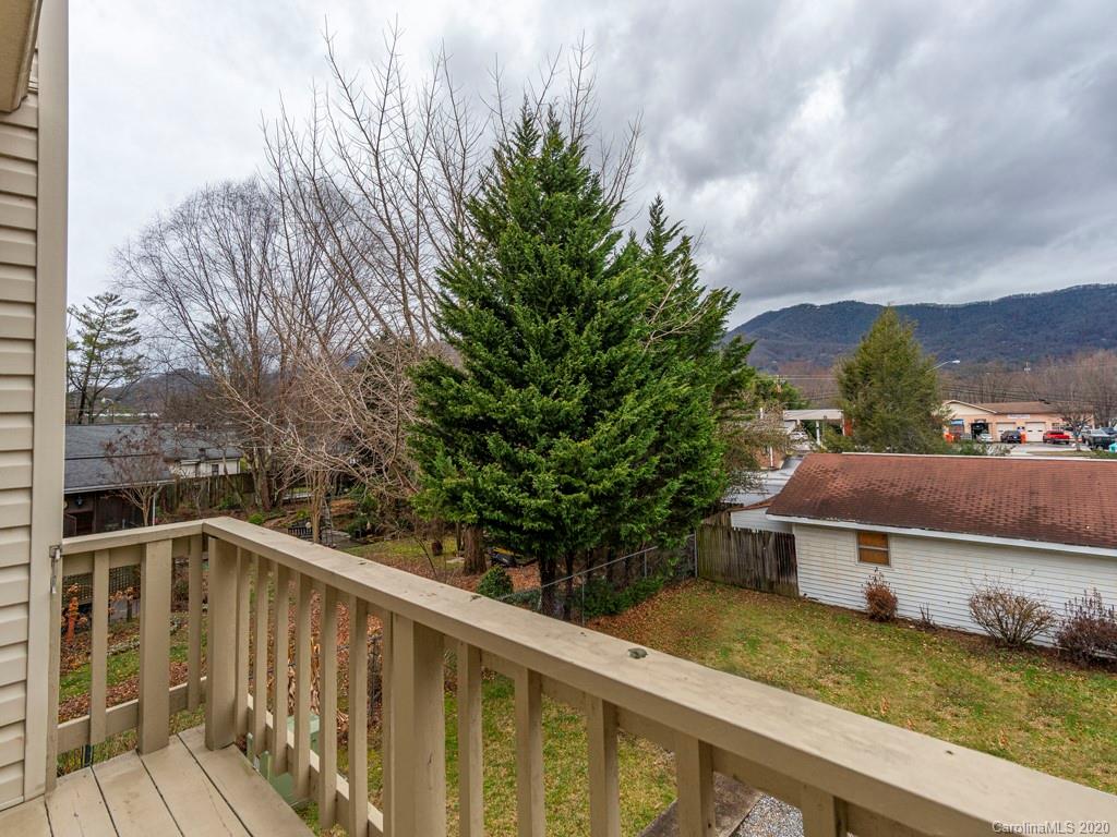140 Chelsea Road Waynesville, NC 28786 - Photo 5 of 16 Gallery Image 5