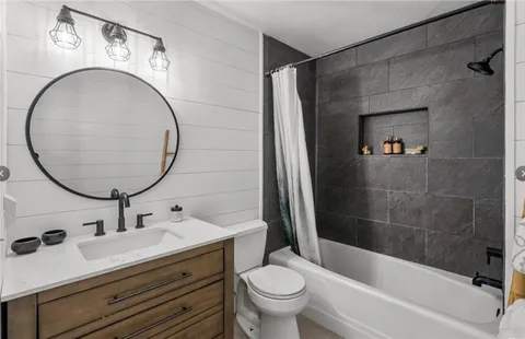 $439,999 | 42614 Cabin Drive, Lake Hughes, CA 93532