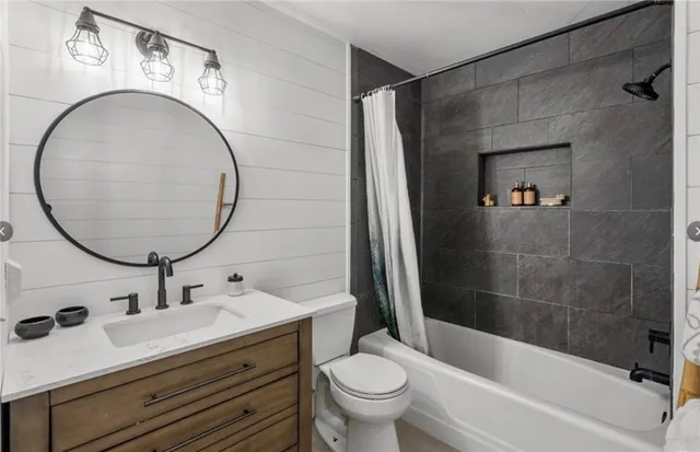 $439,999 | 42614 Cabin Drive, Lake Hughes, CA 93532