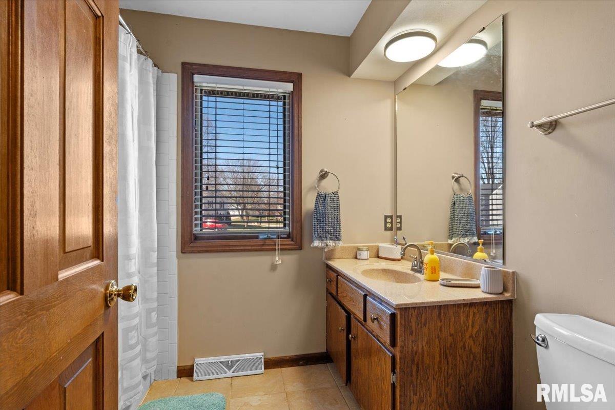 124 Augie Court Chatham, IL 62629 - Photo 22 of 44