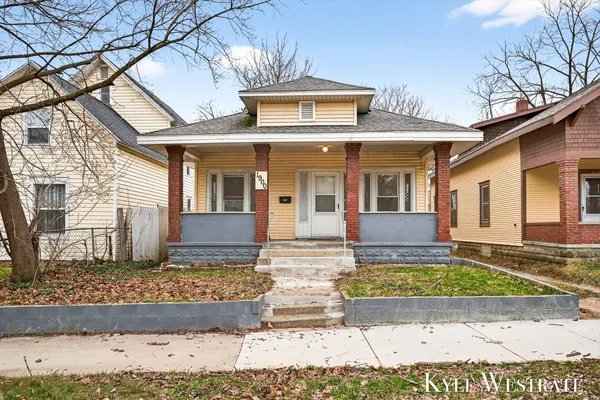 $179,900 | 1900 Francis Avenue Southeast, Grand Rapids, MI 49507