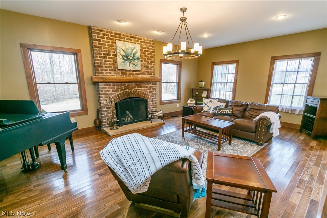 6160 Stone Road Hudson, OH 44236 - Photo 11 of 35 Living room w/wood burning fireplace