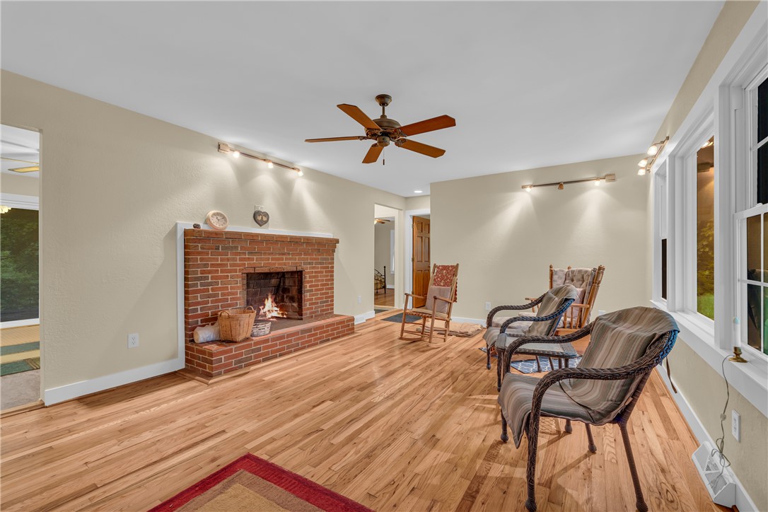 1148 Doyle Street Westminster, SC 29693 - Photo 4 of 49