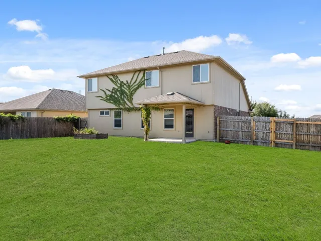 a view of a house with backyard and garden