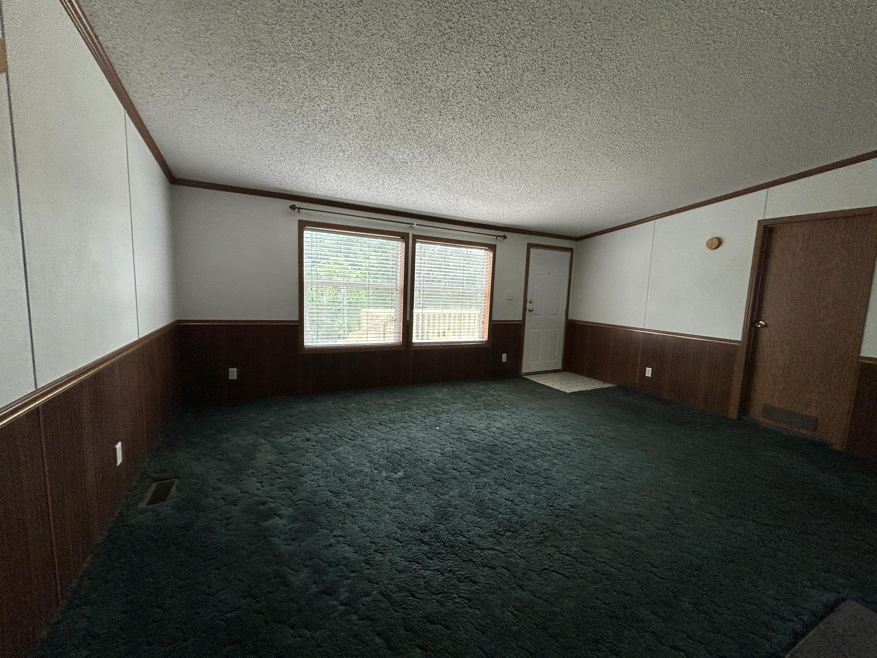 1090 Winchester Road Irvine, KY 40336 - Photo 6 of 29 Living Room