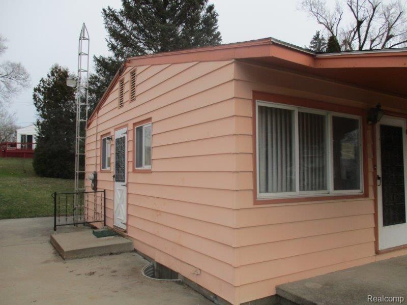 1535 Lambden Road Flint, MI 48532 - Photo 12 of 23 IMG_2579.jpg