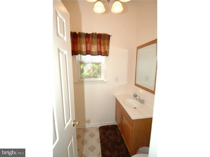 52 Georgetown Road Columbus, NJ 08022 - Photo 8 of 25 Bathroom