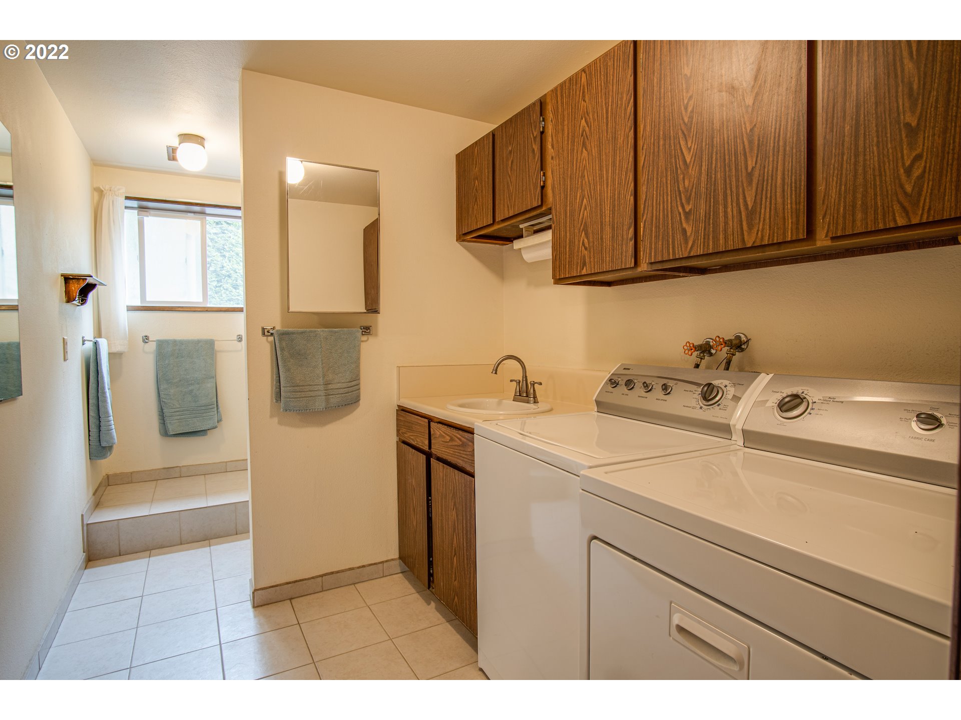 4910 Southwest Comus Street Portland, OR 97219 - Photo 27 of 32 Gallery Image 27